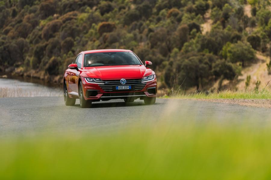  Volkswagen Arteon 4Motion R-Line 2017 года  (AU) (фото 2 из 40)